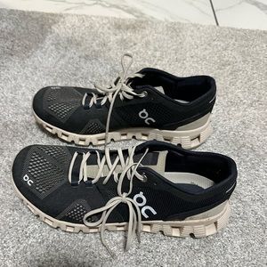 Women’s OnCloud size 9.5